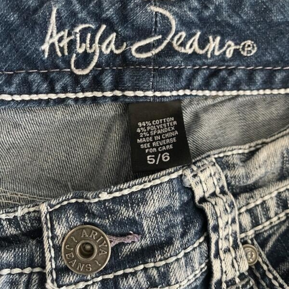 Ariya Women's 5/6 Denim Jeans